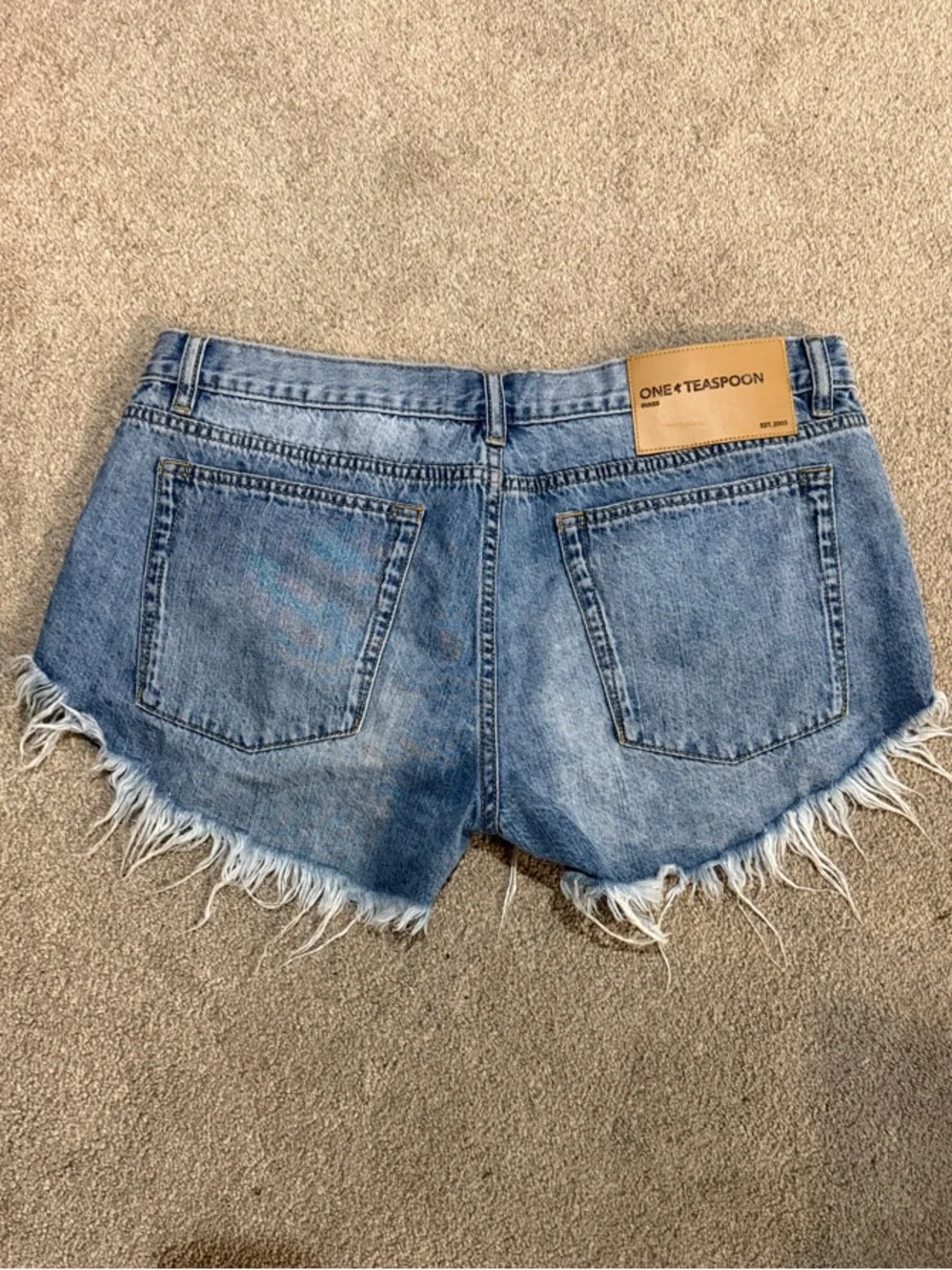 One Teaspoon Dukes Low Waist faded blue Frayed Hem Denim Shorts Size 30 Waist - Picture 5 of 11